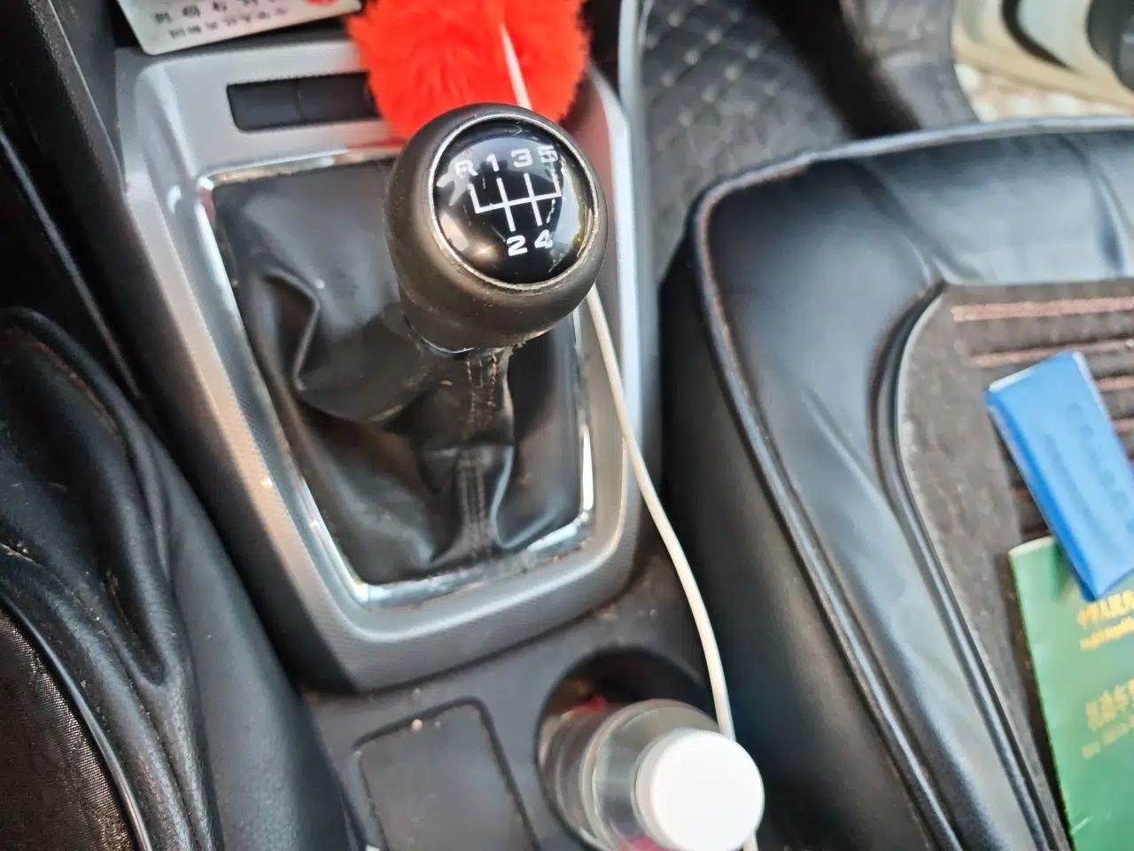 Roewe RX3 2018 1.6L Manual Internet Smart Edition — миниатюра 15