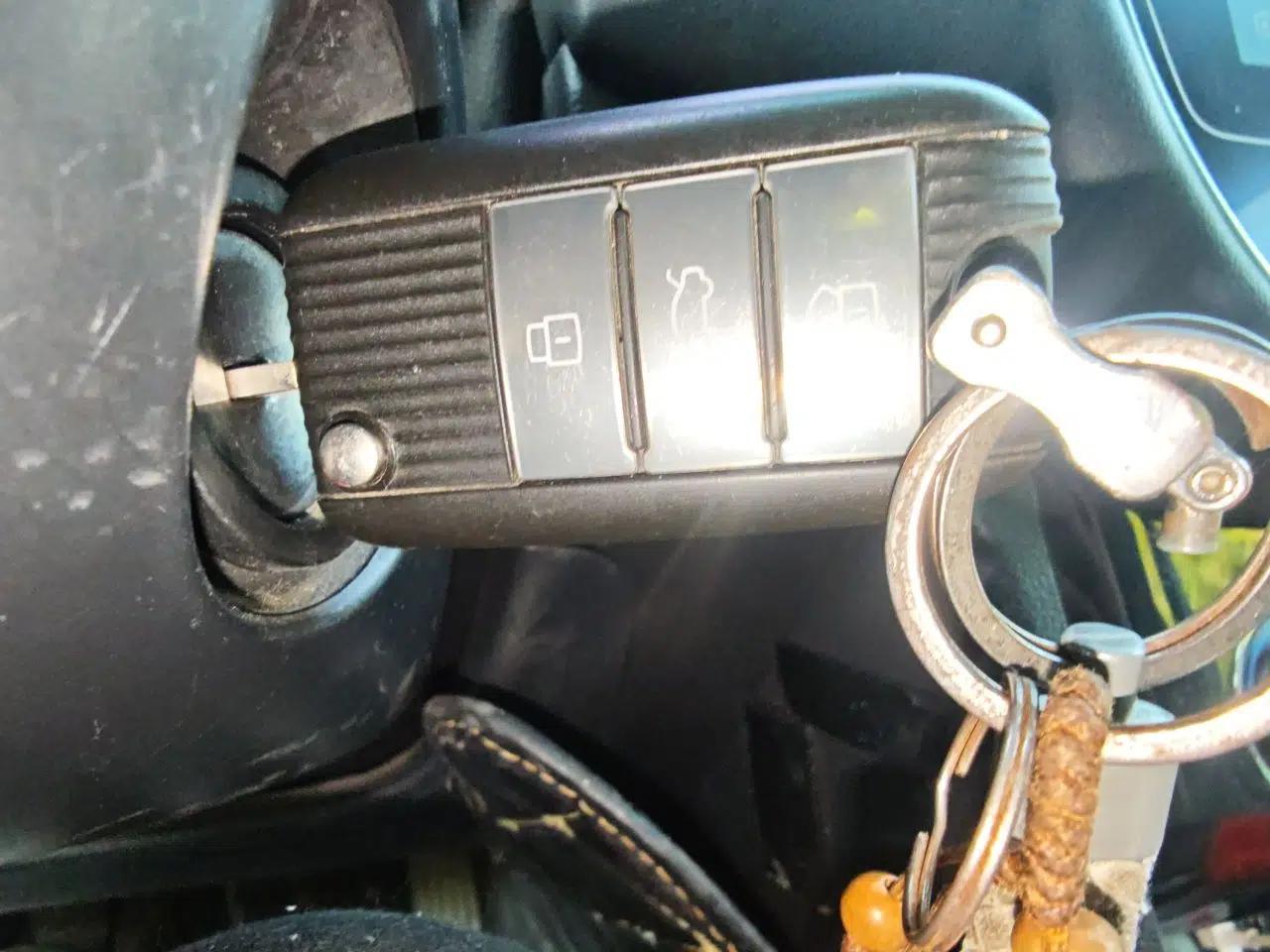 Roewe RX3 2018 1.6L Manual Internet Smart Edition — миниатюра 9