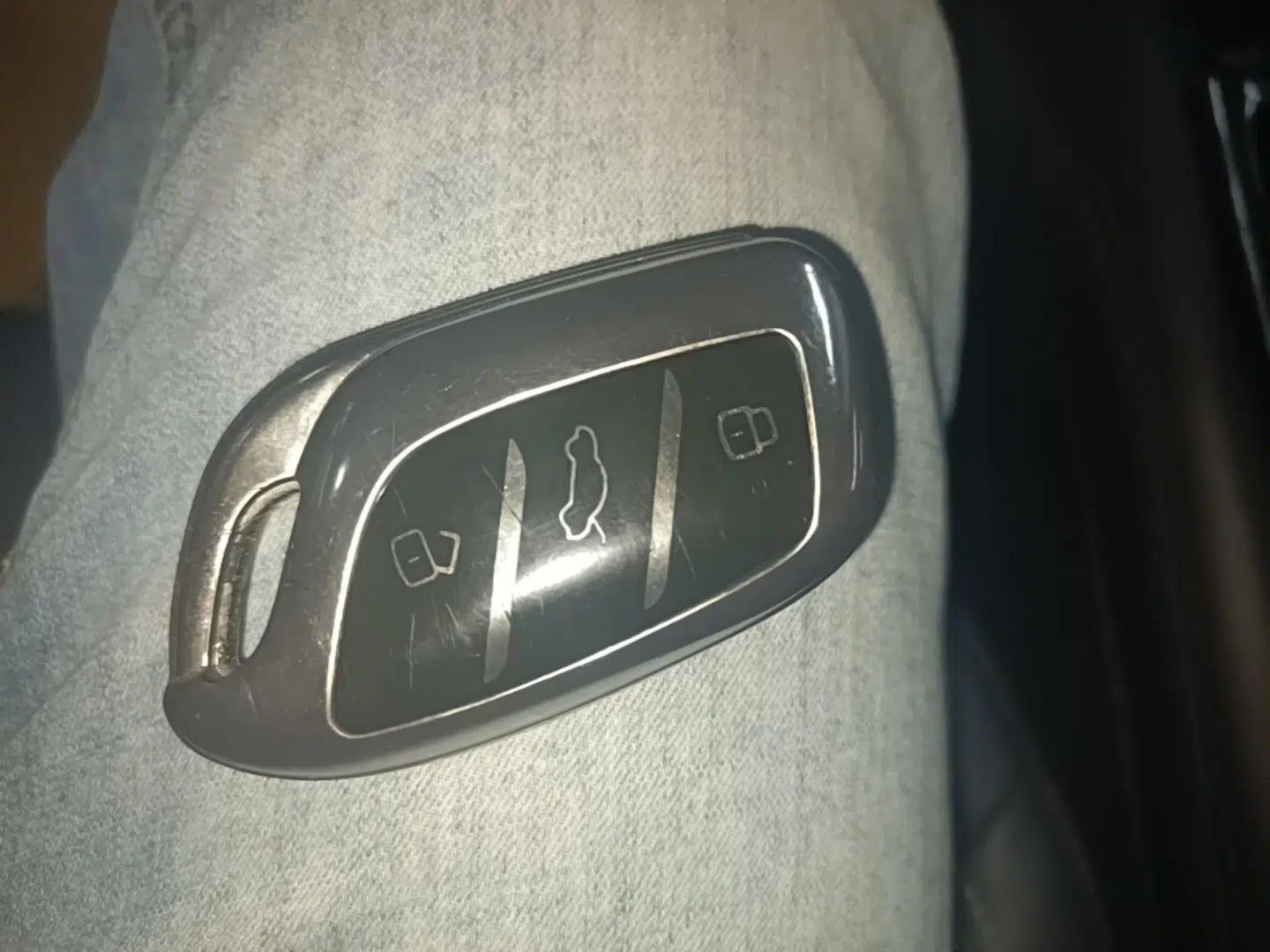Roewe RX3 2020 1.6L CVT 4G Connected Ultra-Cool Flagship Edition — миниатюра 12