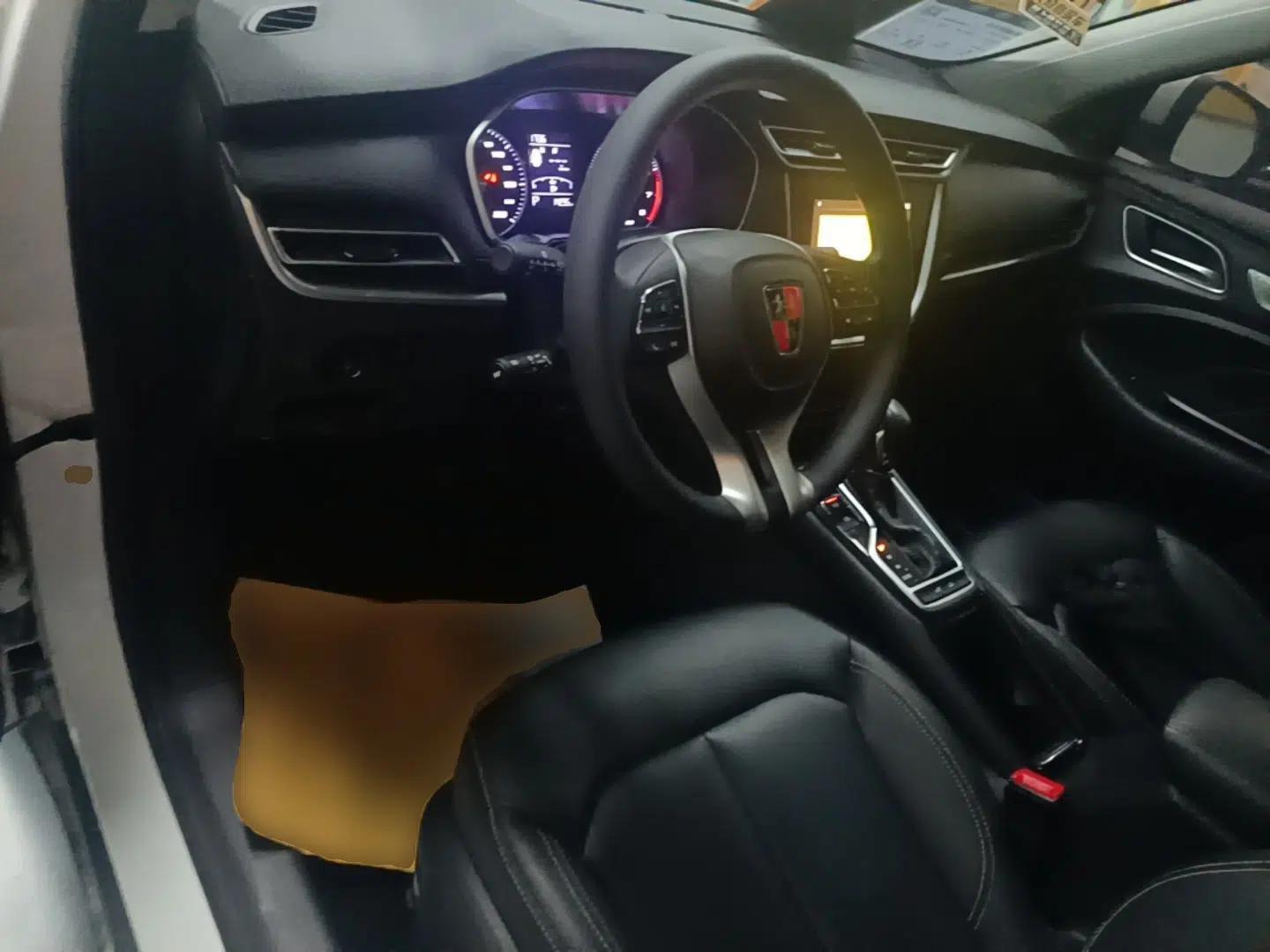 Roewe RX3 2020 1.6L CVT 4G Connected Ultra-Cool Flagship Edition — миниатюра 13