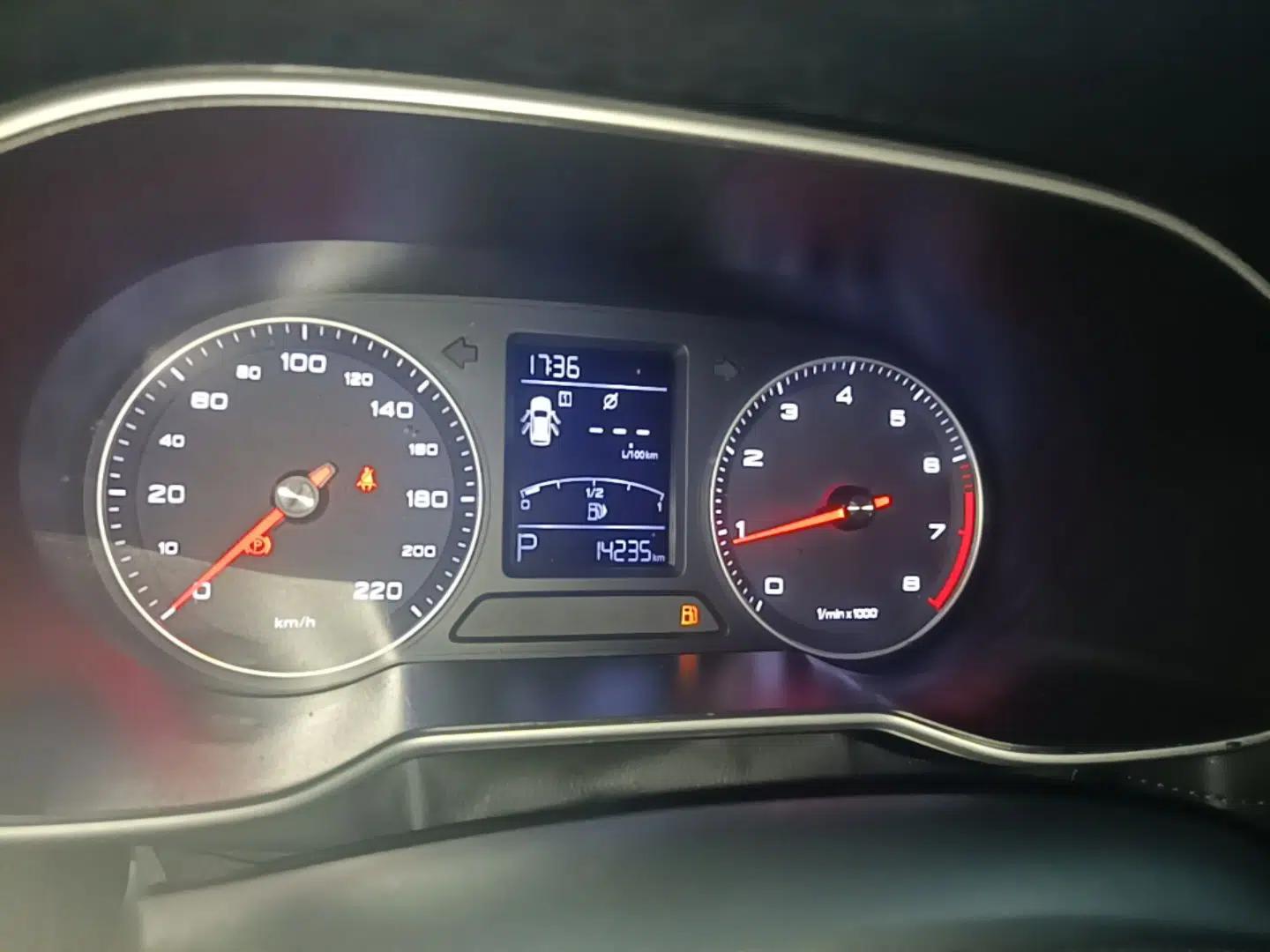 Roewe RX3 2020 1.6L CVT 4G Connected Ultra-Cool Flagship Edition — миниатюра 15