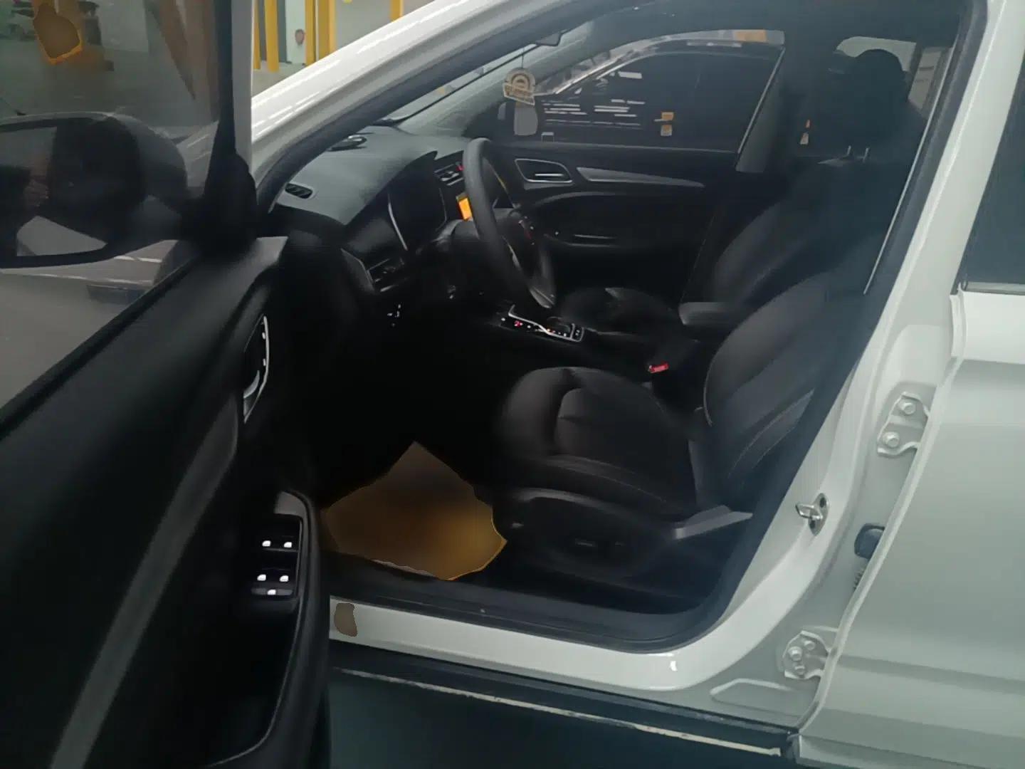 Roewe RX3 2020 1.6L CVT 4G Connected Ultra-Cool Flagship Edition — миниатюра 19