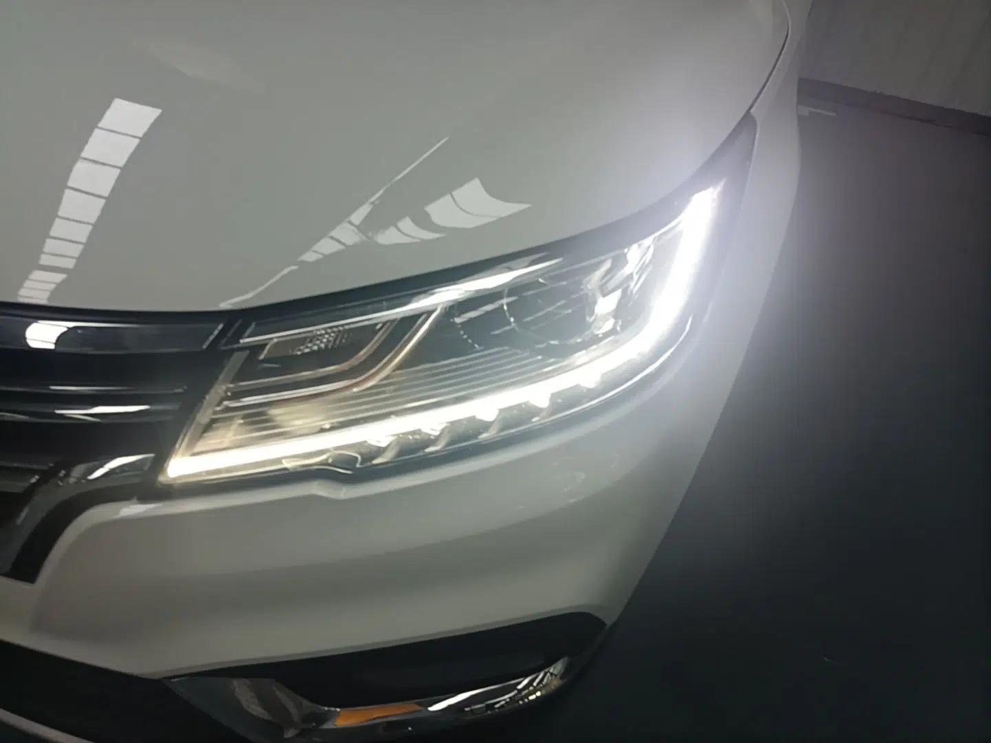 Roewe RX3 2020 1.6L CVT 4G Connected Ultra-Cool Flagship Edition — миниатюра 9