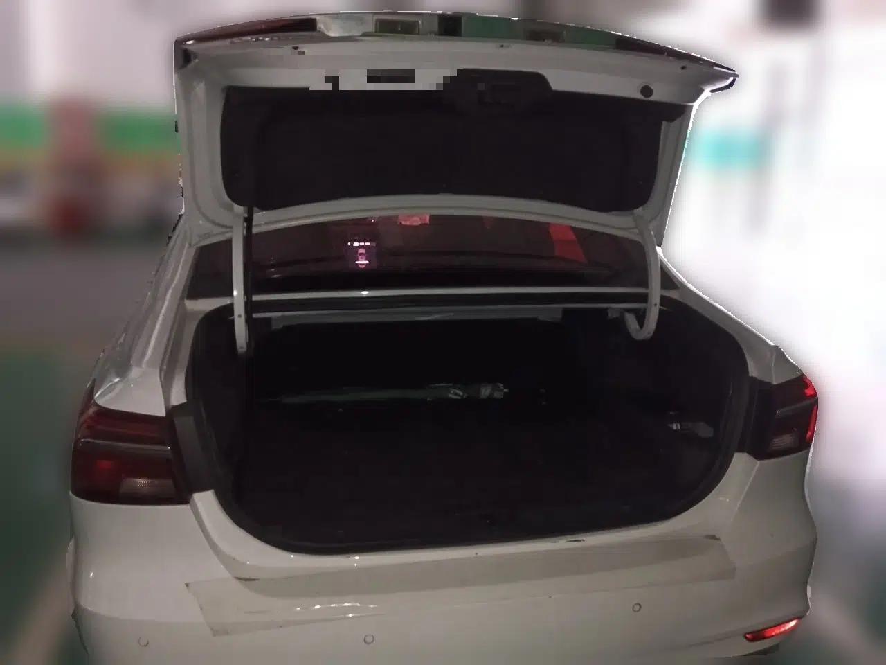 Roewe i6 New Energy 2017 45T Hybrid Connect & Smart Enjoyment Edition — миниатюра 20