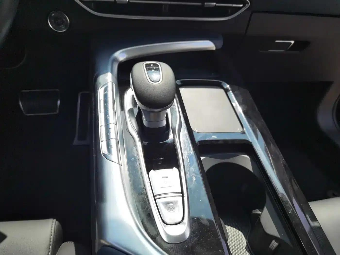 Voyah FREE 2021 All-Wheel Drive Standard Pure Electric Exclusive Luxury Package — миниатюра 17