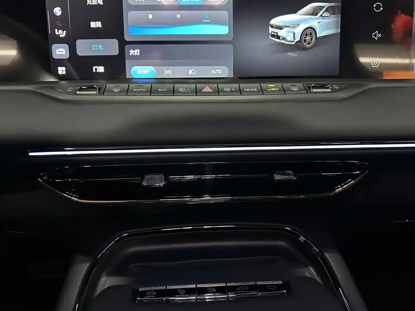 Voyah Free 2025 Model 318 259km 4WD Explorer Edition — миниатюра 11
