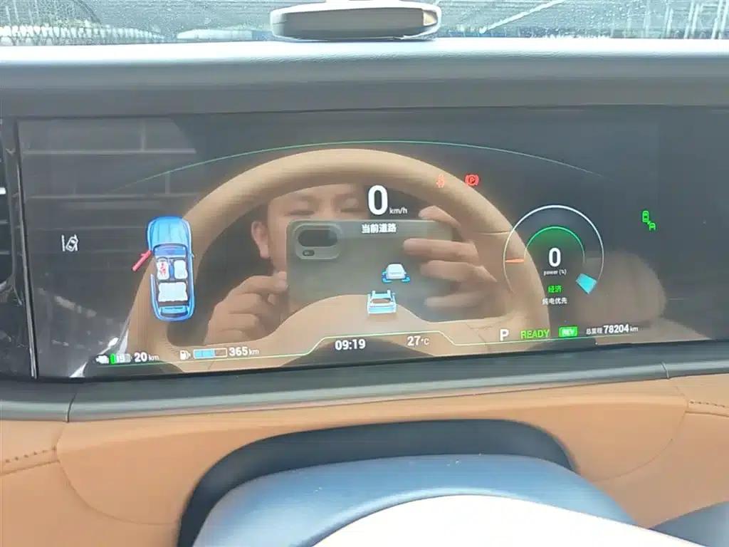 Voyah FREE 2021 AWD Standard Range Extender Exclusive Luxury Package — миниатюра 12