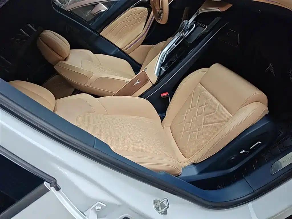 Voyah FREE 2021 AWD Standard Range Extender Exclusive Luxury Package — миниатюра 25