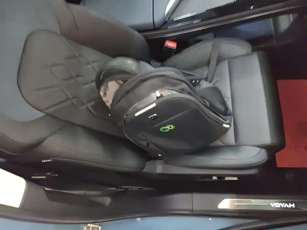 Voyah FREE 2021 Four-Wheel Drive Extended Range First Edition Exclusive Luxury Package — миниатюра 25