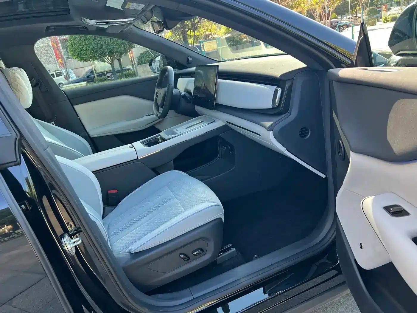 Voyah 2024 Long Range Supercharging Edition — миниатюра 3