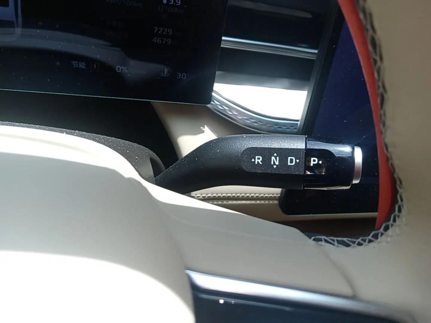 Roewe M7 DMH 2025 Model 160km Premium Version — миниатюра 16