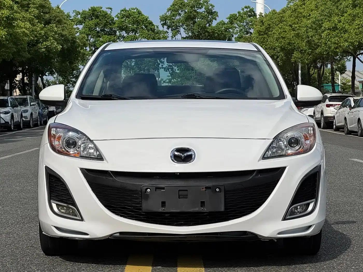 Mazda 3 Axela 2013 Sedan 1.6L Automatic Elite — миниатюра 2