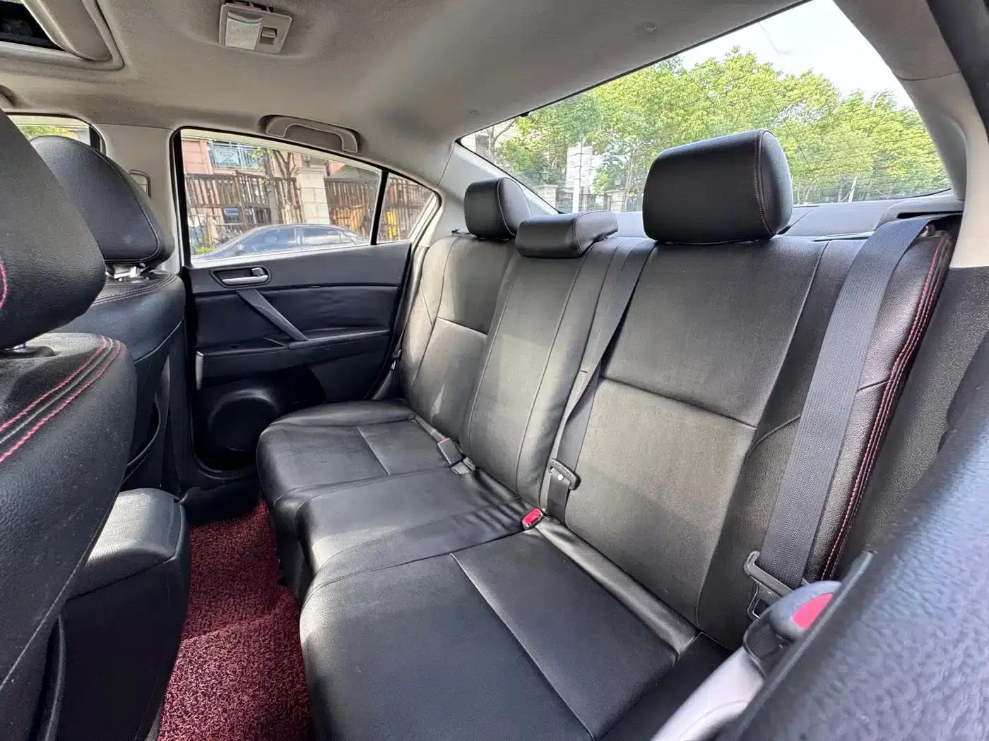 Mazda 3 Axela 2013 Sedan 1.6L Automatic Elite — миниатюра 12