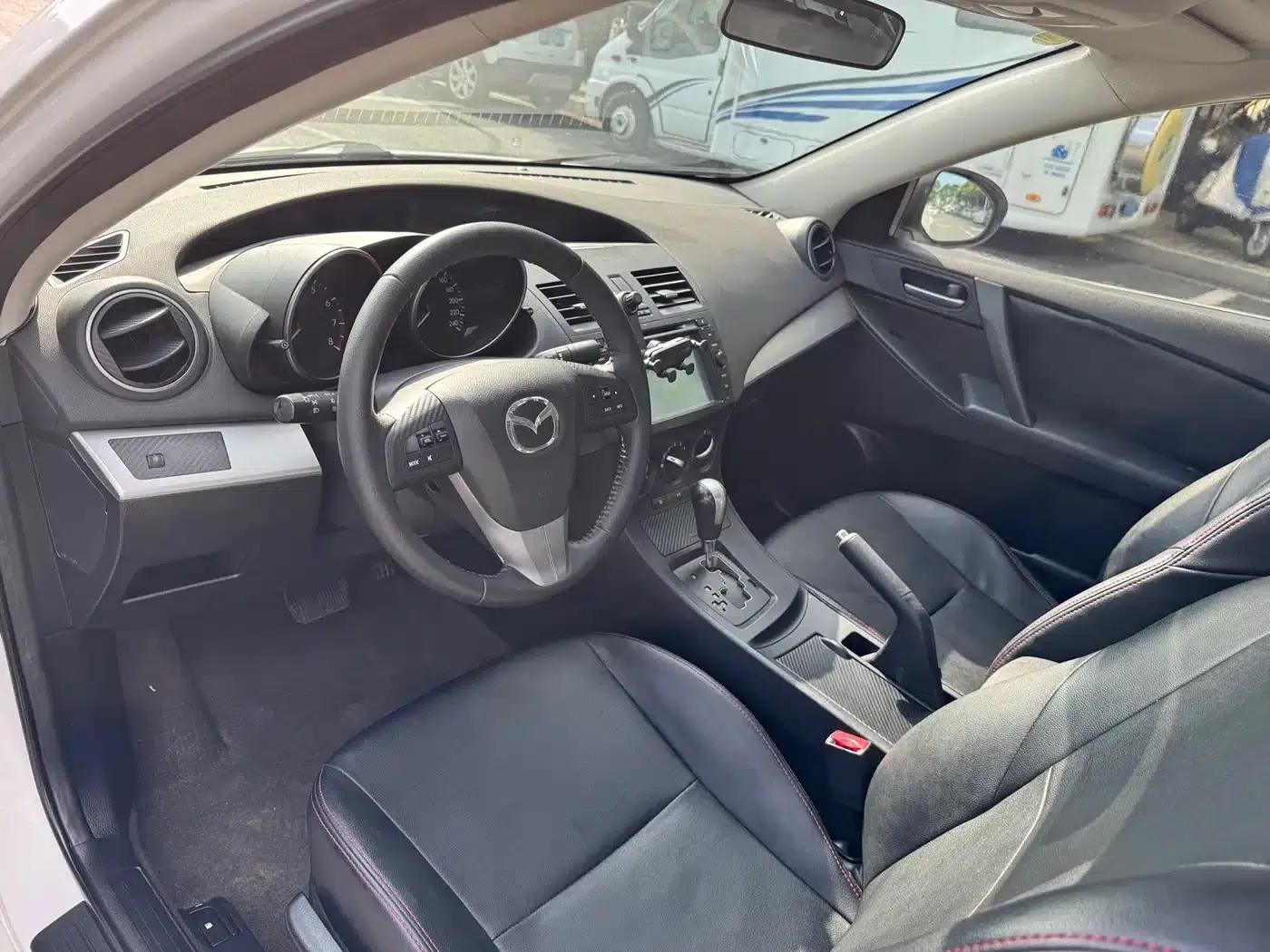 Mazda 3 Axela 2013 Sedan 1.6L Automatic Elite — миниатюра 13