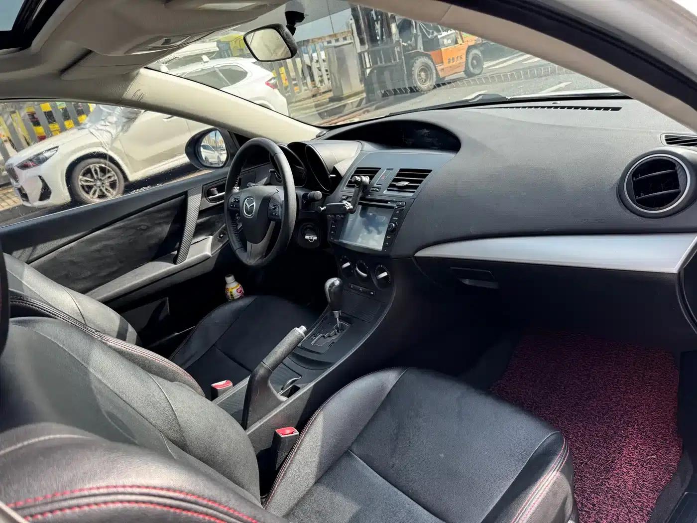 Mazda 3 Axela 2013 Sedan 1.6L Automatic Elite — миниатюра 15