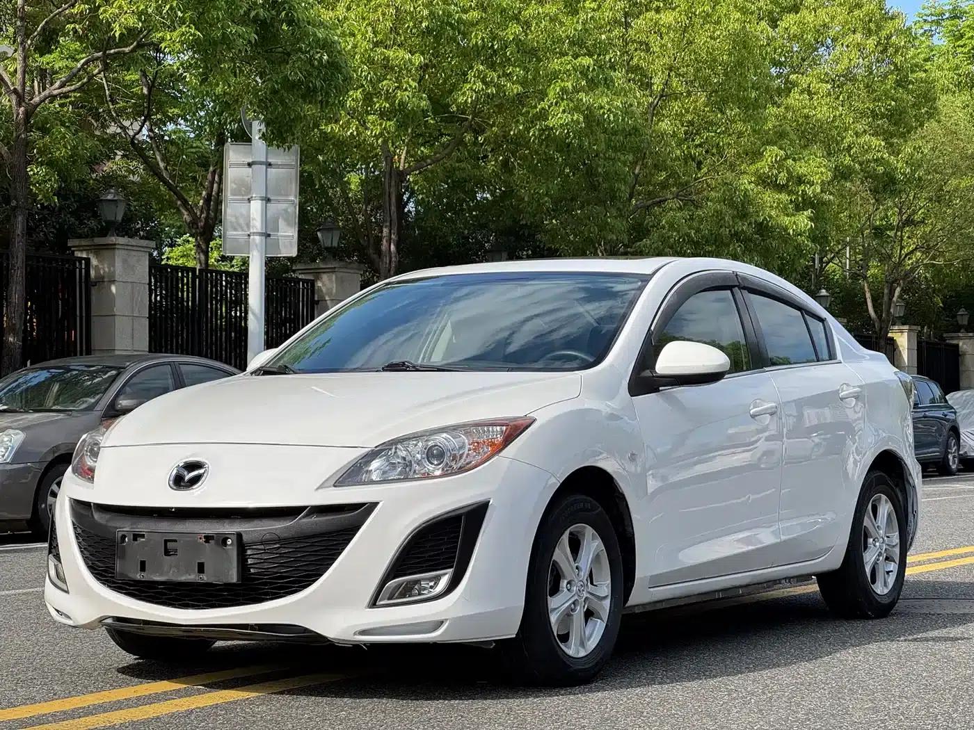 Mazda 3 Axela 2013 Sedan 1.6L Automatic Elite — миниатюра 3