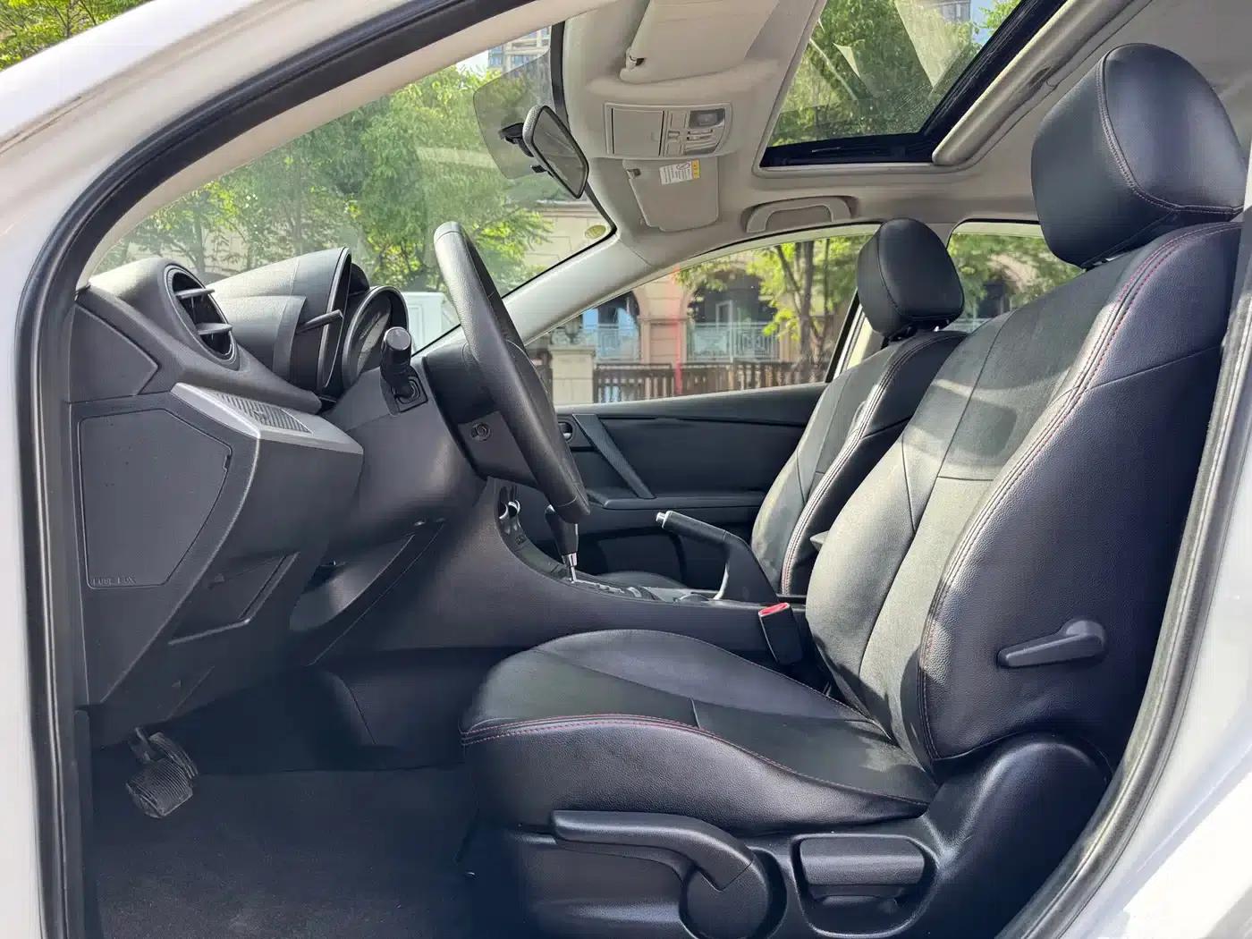 Mazda 3 Axela 2013 Sedan 1.6L Automatic Elite — миниатюра 7