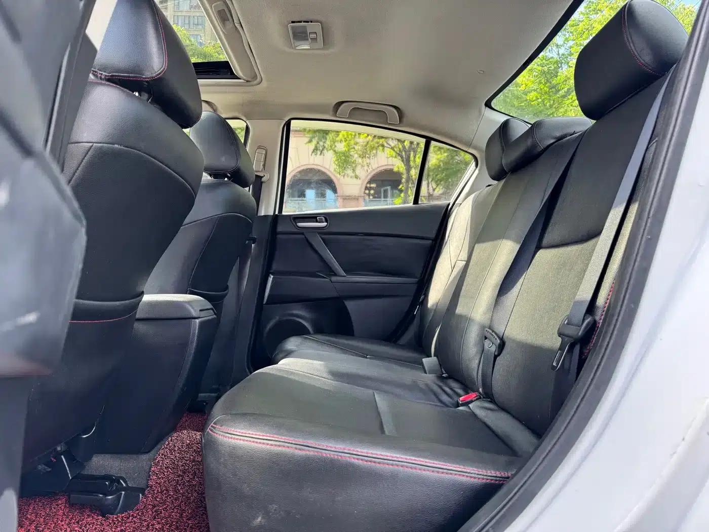 Mazda 3 Axela 2013 Sedan 1.6L Automatic Elite — миниатюра 9