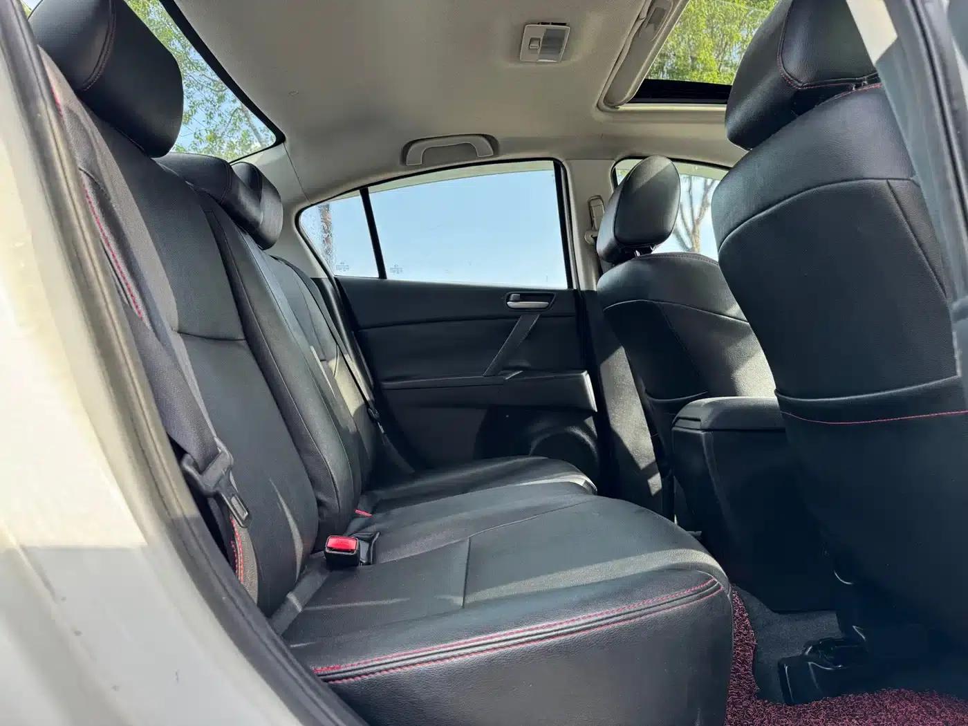 Mazda 3 Axela 2013 Sedan 1.6L Automatic Elite — миниатюра 10