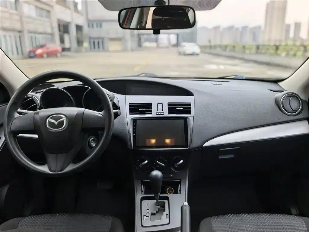 Mazda3 Axela 2012 Hatchback 1.6L Automatic Elite — миниатюра 11