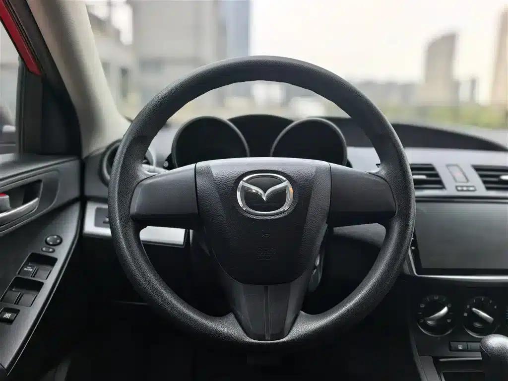 Mazda3 Axela 2012 Hatchback 1.6L Automatic Elite — миниатюра 12