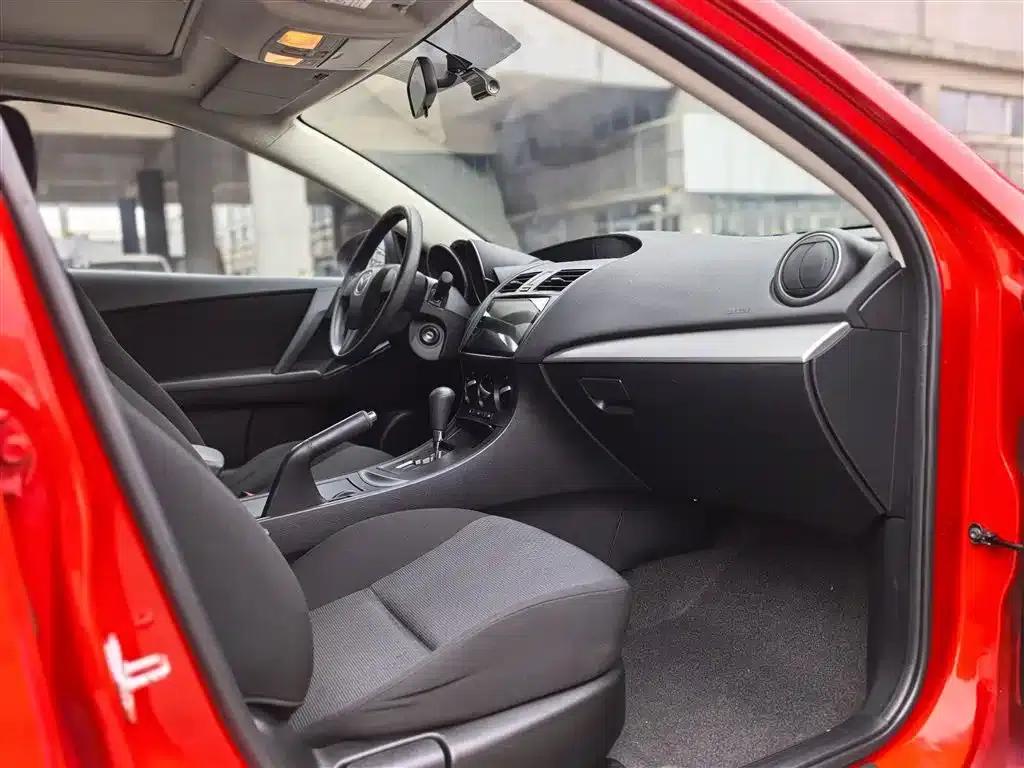 Mazda3 Axela 2012 Hatchback 1.6L Automatic Elite — миниатюра 15