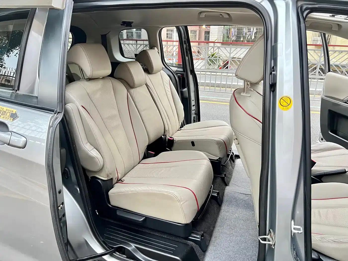 Mazda 5 2011 2.0L Automatic Luxury — миниатюра 9