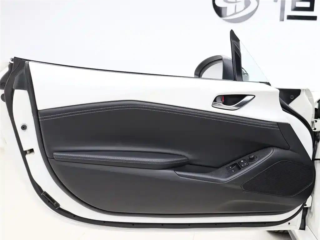 Mazda MX-5 2023 2.0L Manual — миниатюра 4