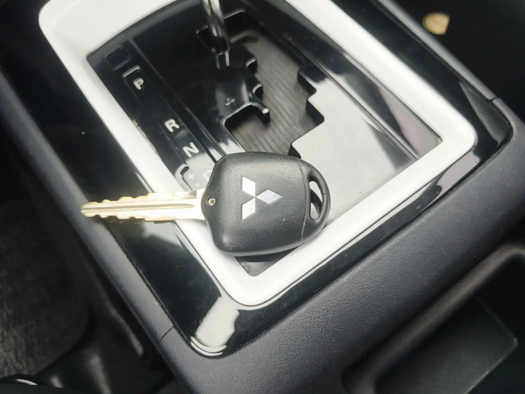 Mitsubishi Lancer EX 2016 1.8L CVT Black-and-White Retro Edition — миниатюра 12