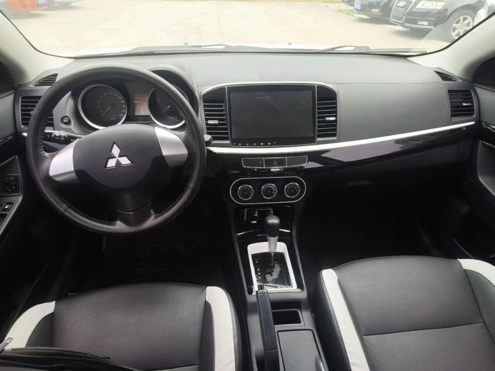 Mitsubishi Lancer EX 2016 1.8L CVT Black-and-White Retro Edition — миниатюра 13