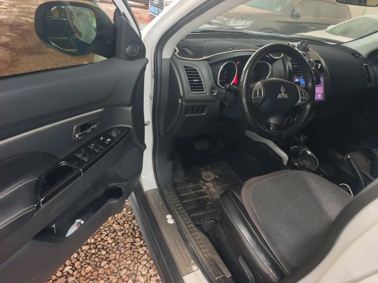 Mitsubishi ASX 2015 2.0L CVT Two-Wheel Drive Elite Edition — миниатюра 17