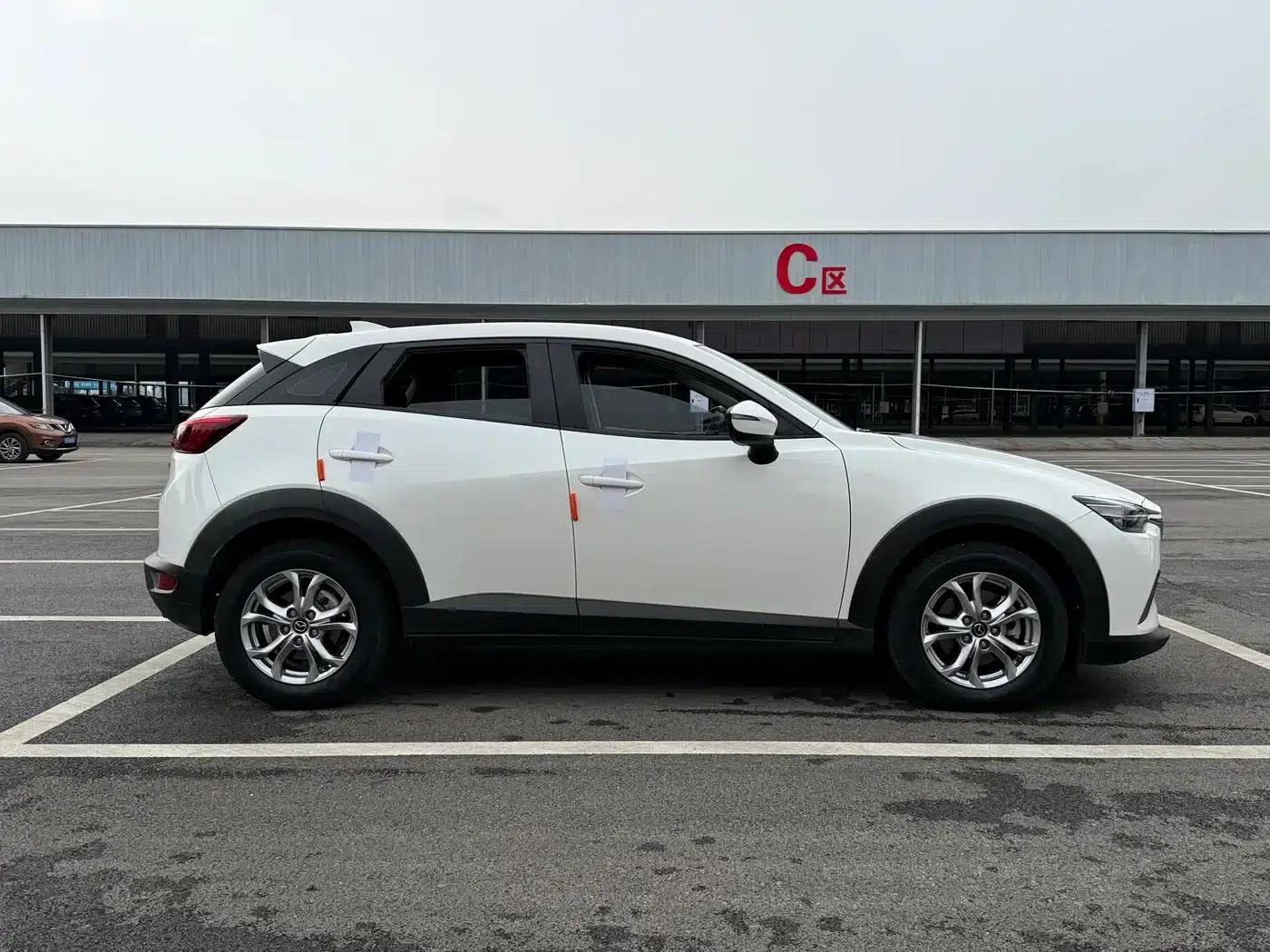 Mazda CX-3 2018 2.0L Automatic Luxury — миниатюра 4