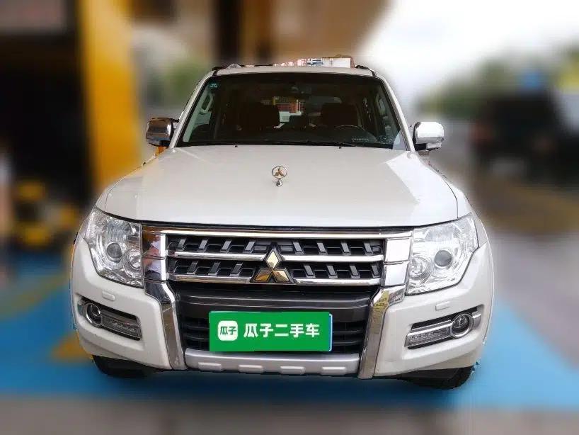 Mitsubishi Pajero 2020 Collection Edition 3.0L Automatic Prestige Off-Road Version — миниатюра 2