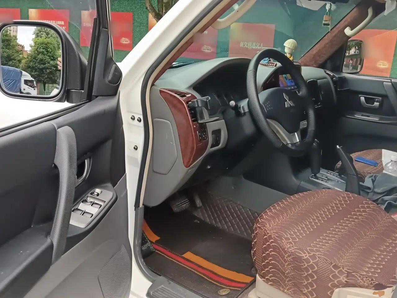 Mitsubishi Pajero 2011 V73 3.0L AT GLX — миниатюра 17