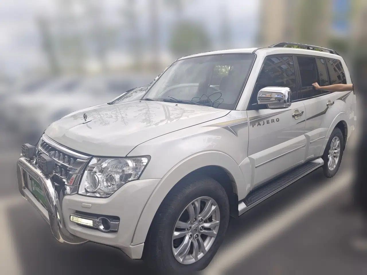 Mitsubishi Pajero  — миниатюра 1