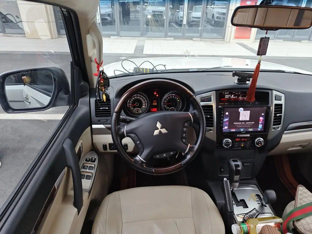 Mitsubishi Pajero  — миниатюра 11