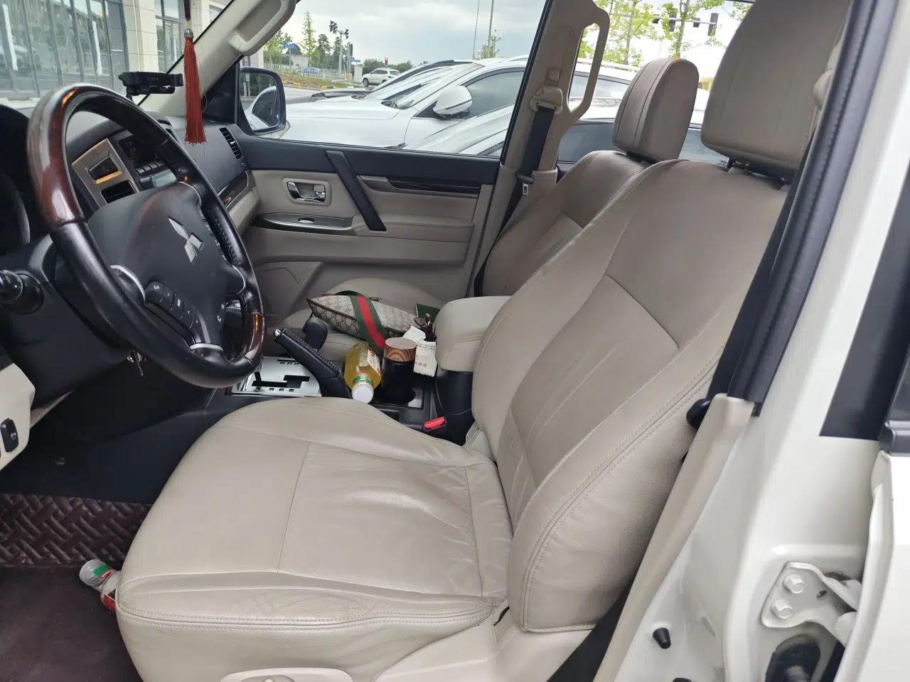 Mitsubishi Pajero  — миниатюра 16