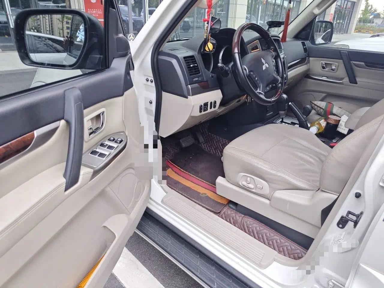 Mitsubishi Pajero  — миниатюра 17