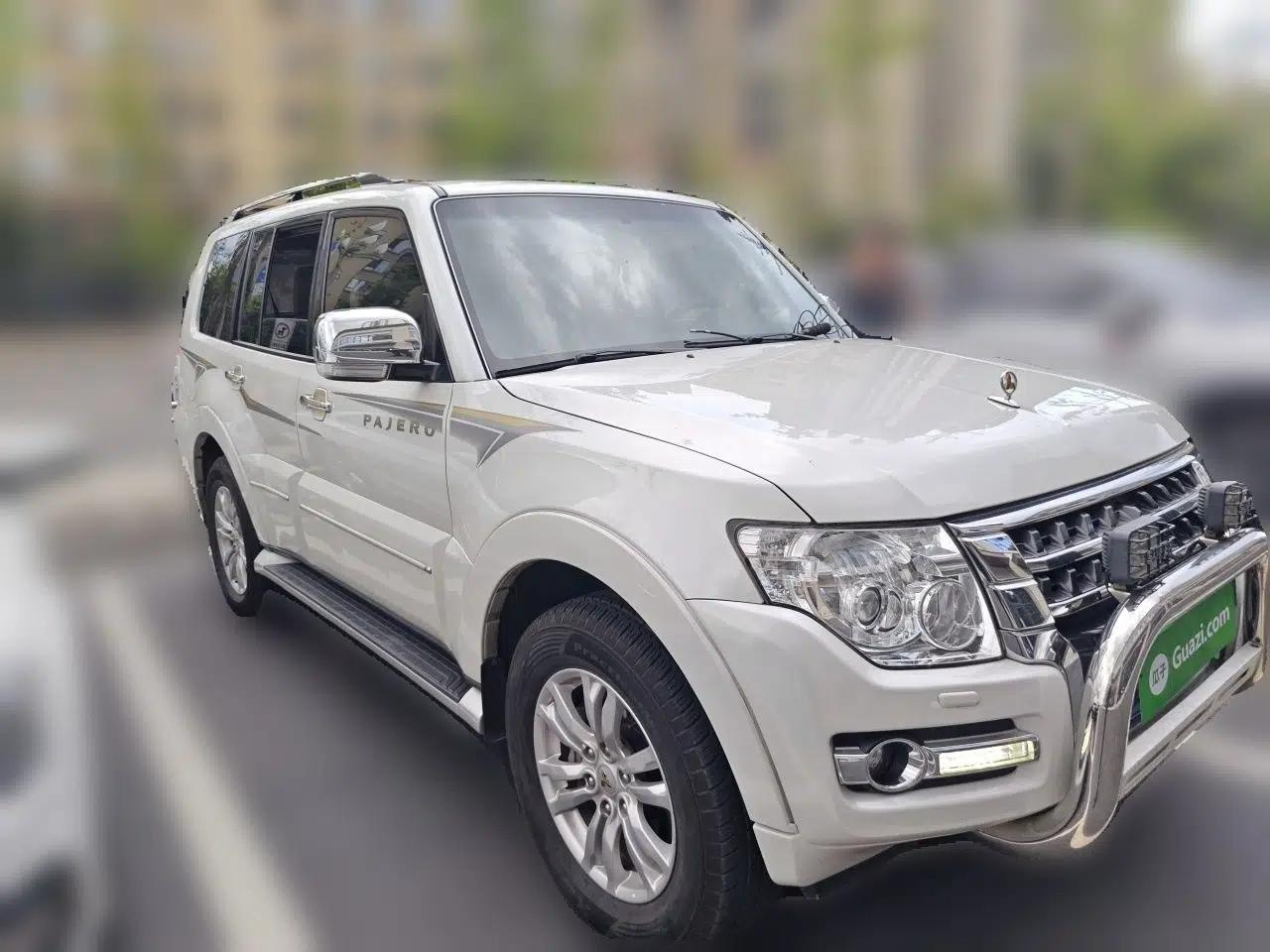 Mitsubishi Pajero  — миниатюра 3