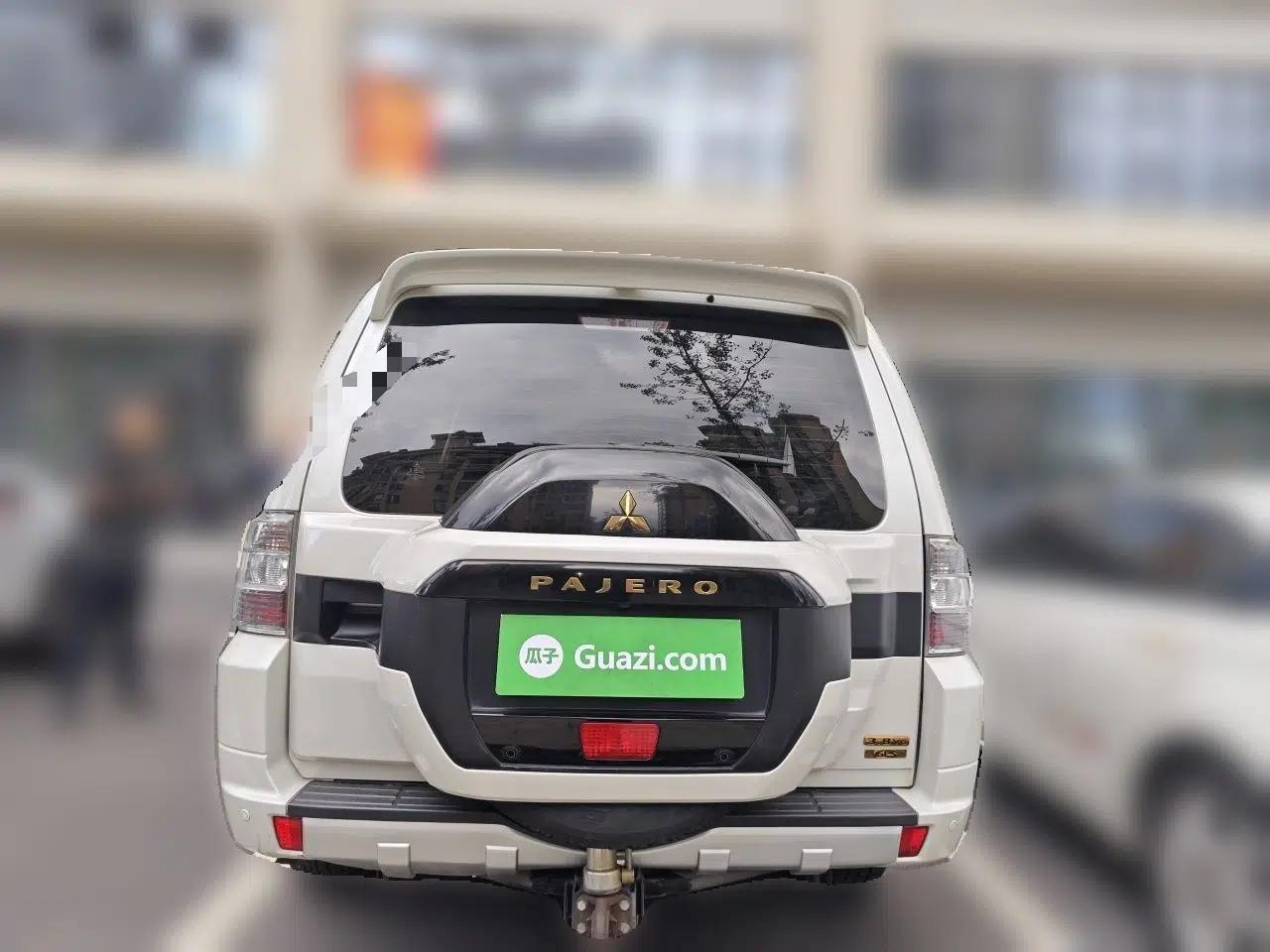 Mitsubishi Pajero  — миниатюра 5