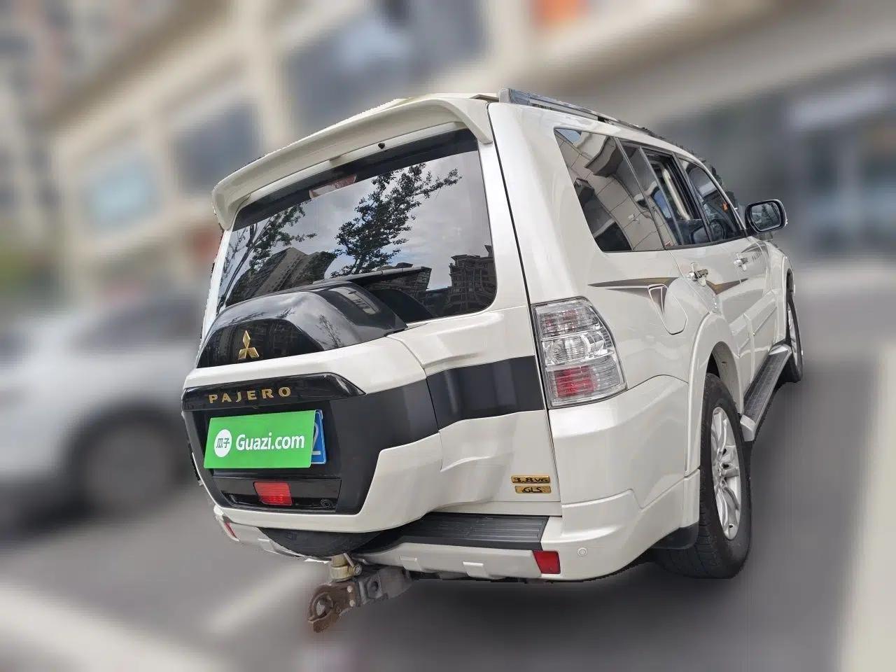 Mitsubishi Pajero  — миниатюра 6