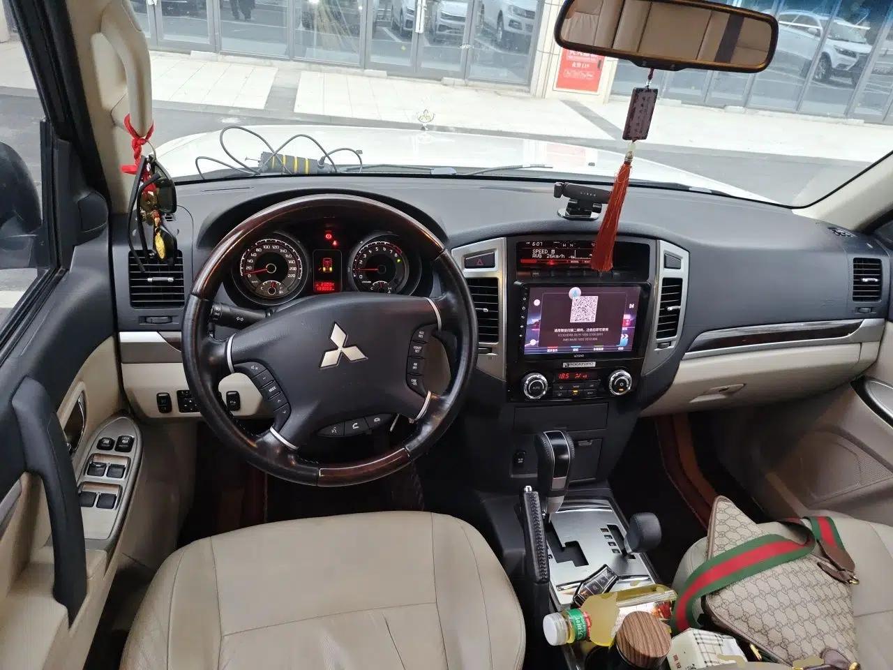 Mitsubishi Pajero  — миниатюра 10