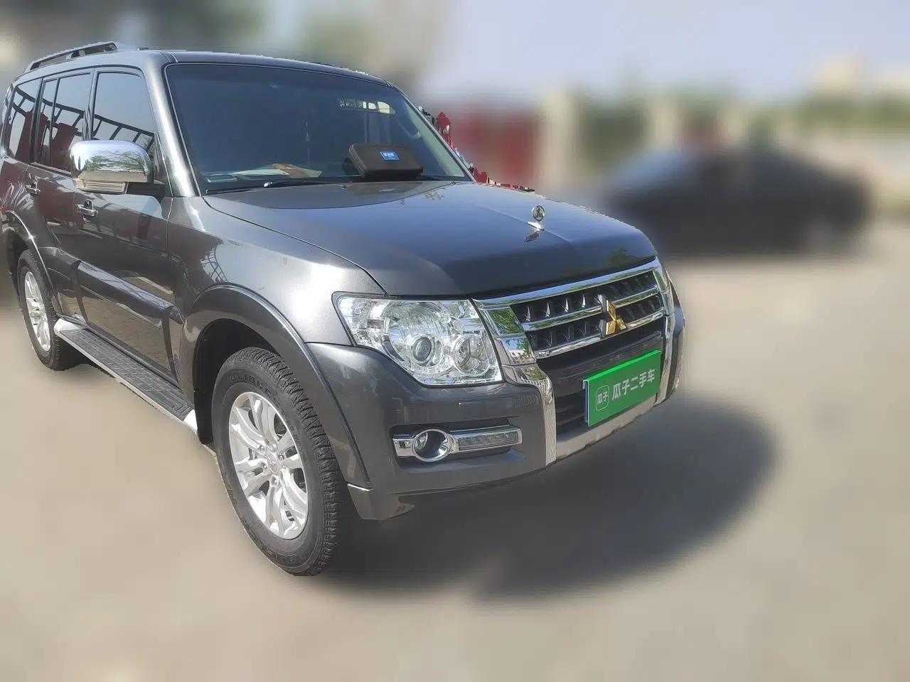 Mitsubishi Pajero  — миниатюра 3