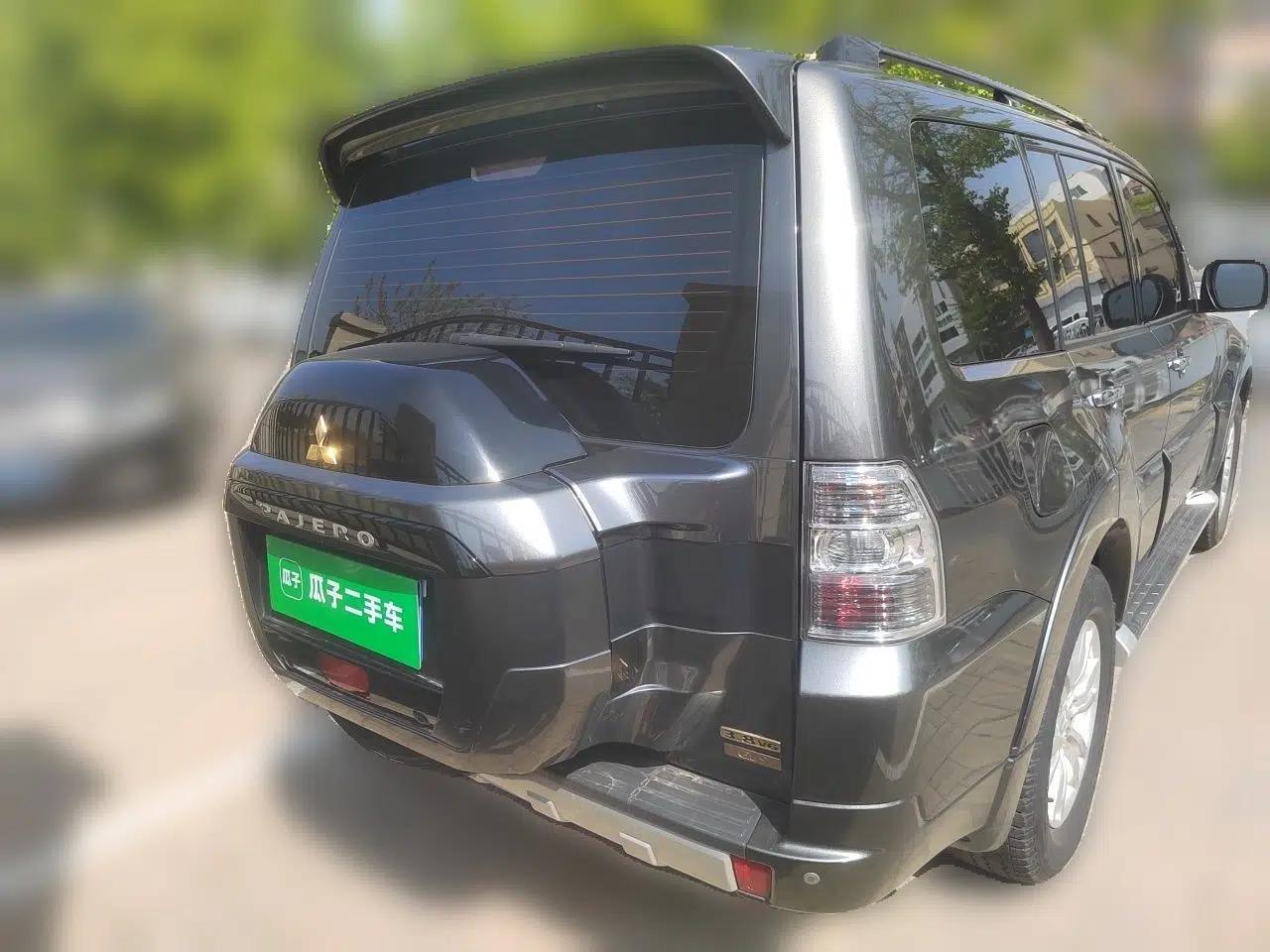 Mitsubishi Pajero  — миниатюра 5