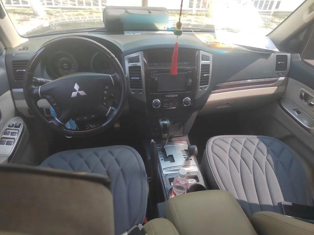 Mitsubishi Pajero  — миниатюра 10