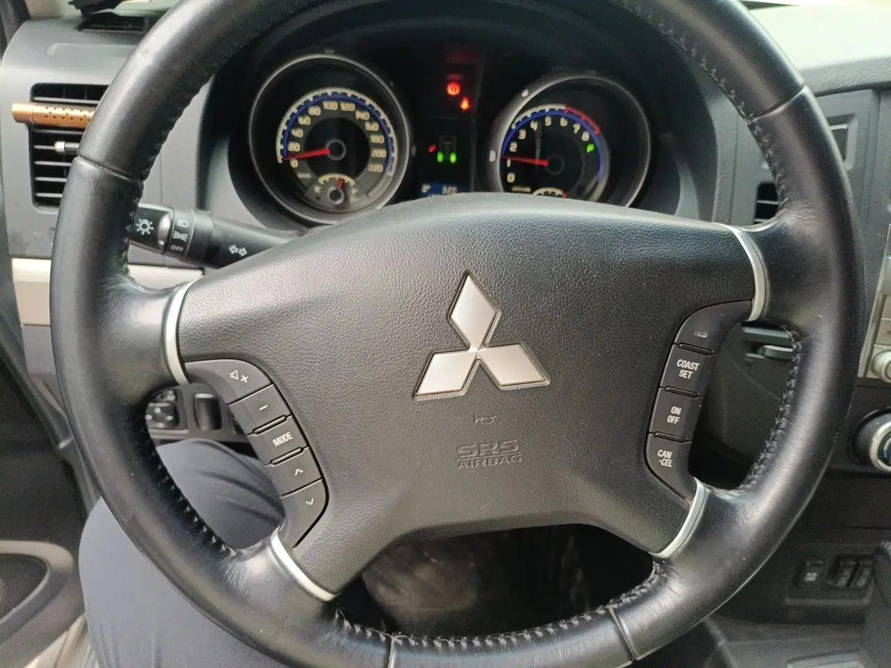 Mitsubishi Pajero 2011 3.0L Elite Edition — миниатюра 11