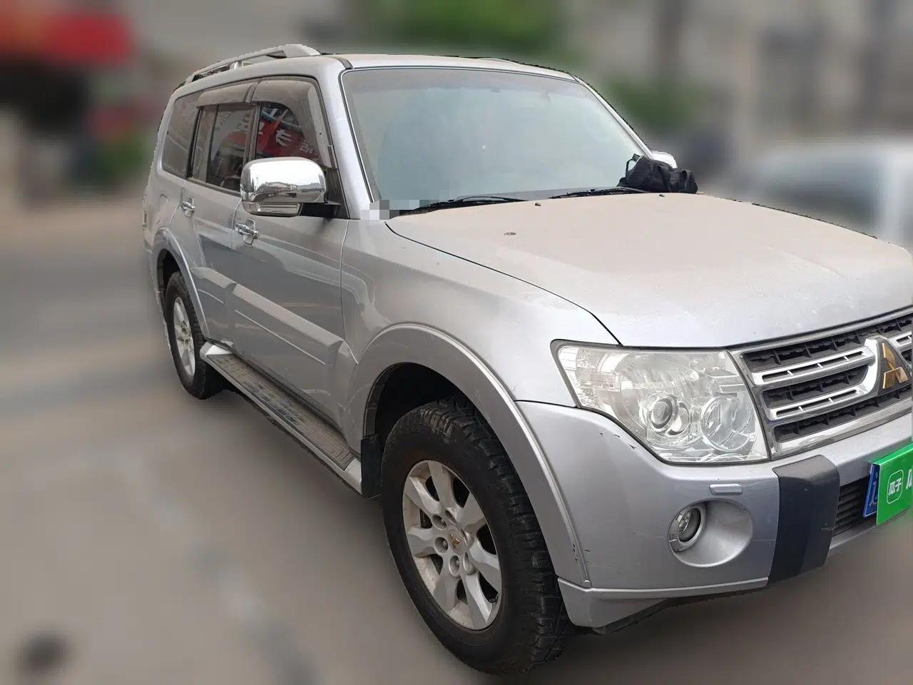 Mitsubishi Pajero 2011 3.0L Elite Edition — миниатюра 3