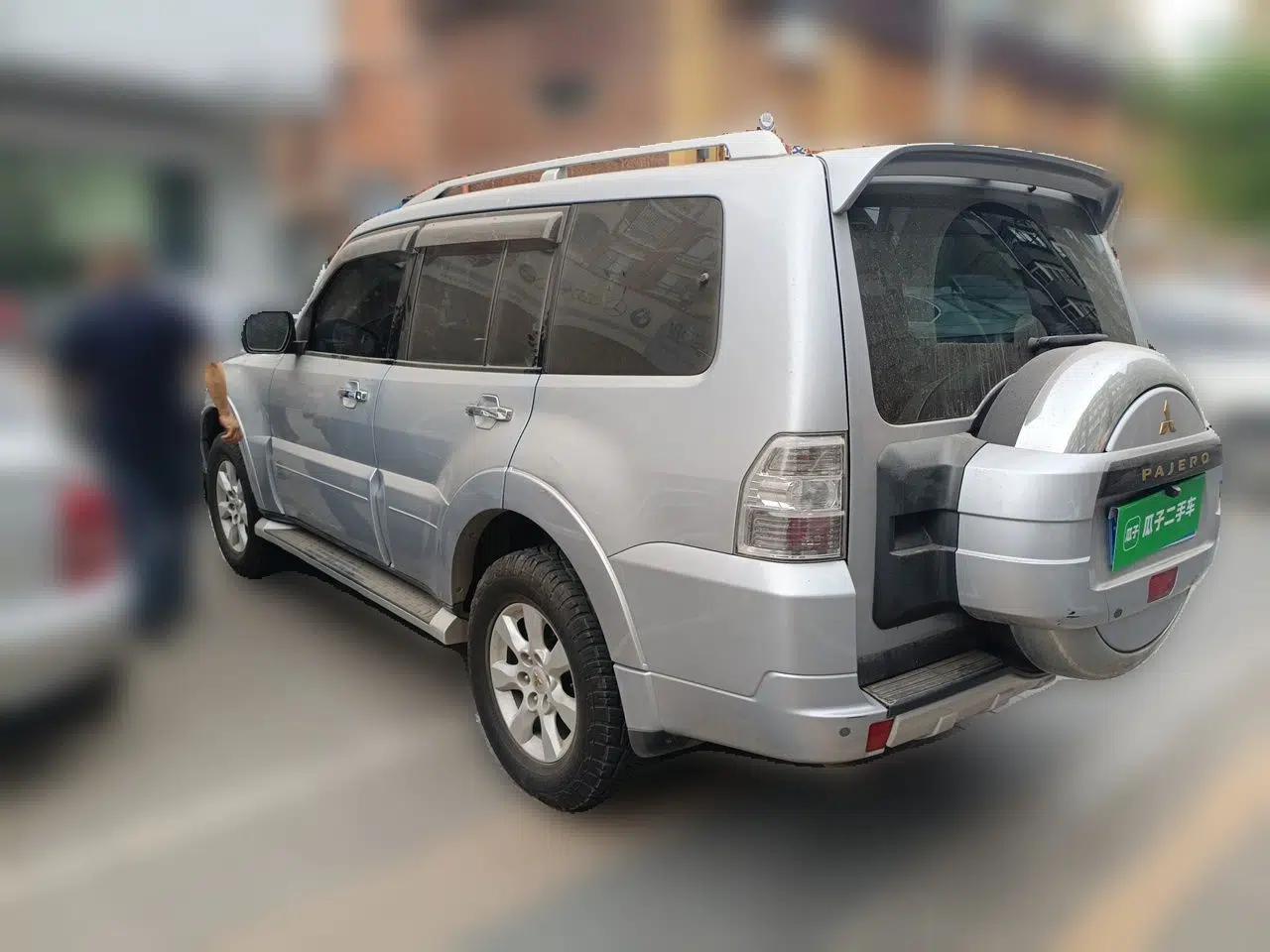 Mitsubishi Pajero 2011 3.0L Elite Edition — миниатюра 4