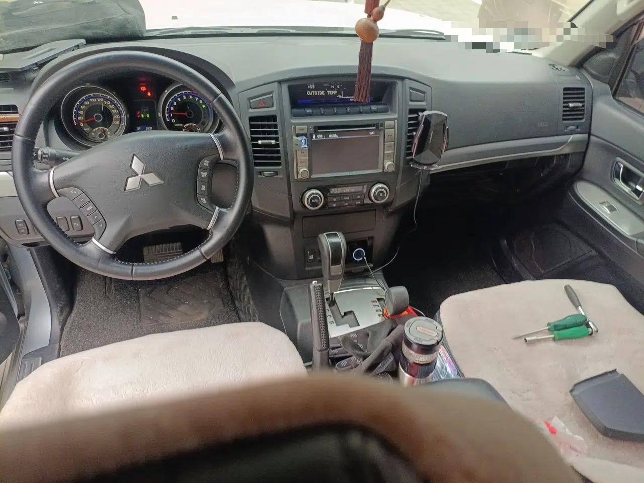 Mitsubishi Pajero 2011 3.0L Elite Edition — миниатюра 10