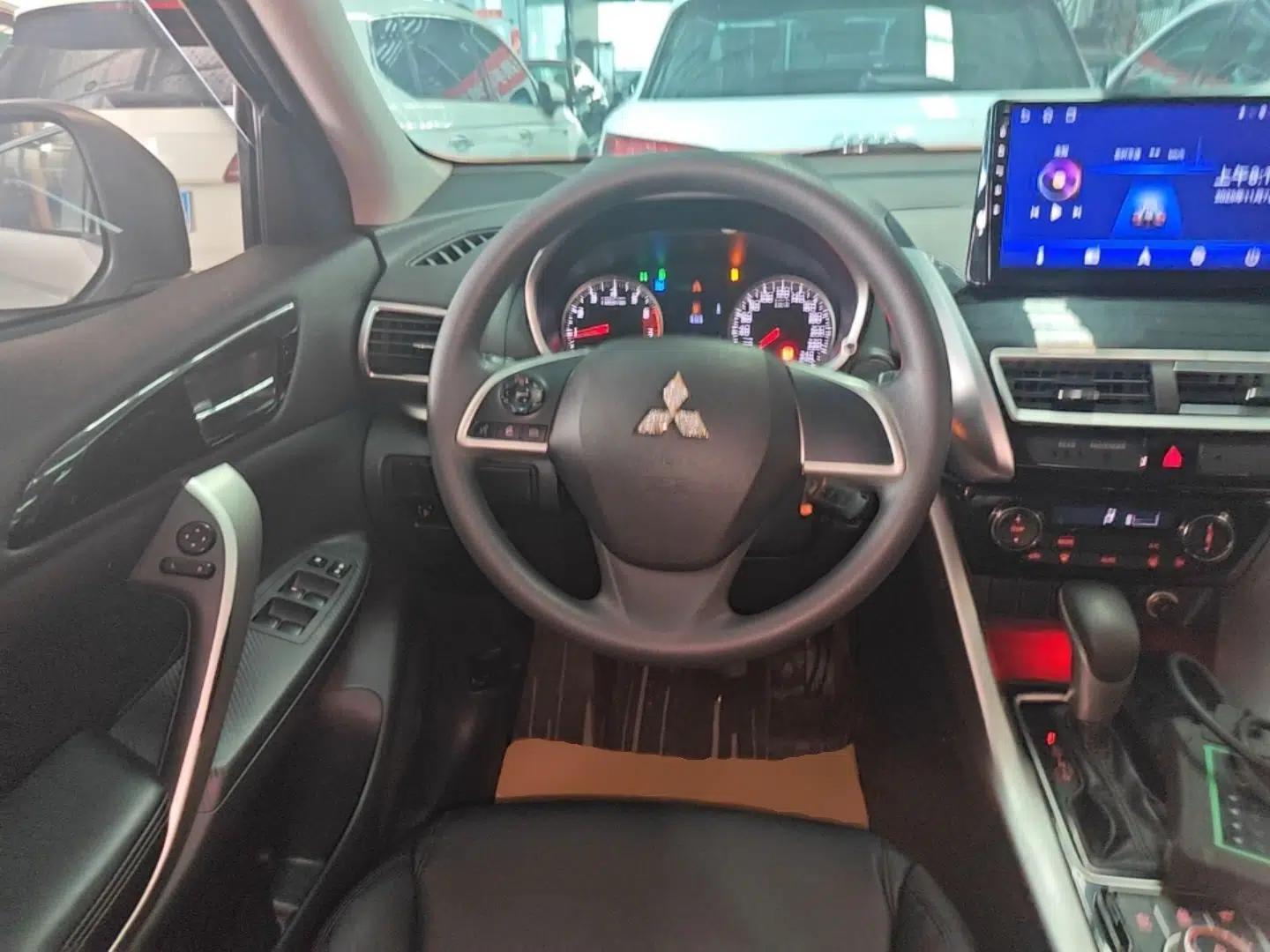 Mitsubishi Eclipse Cross 2018 1.5T CVT Two-Wheel Drive Fearless Edition — миниатюра 14